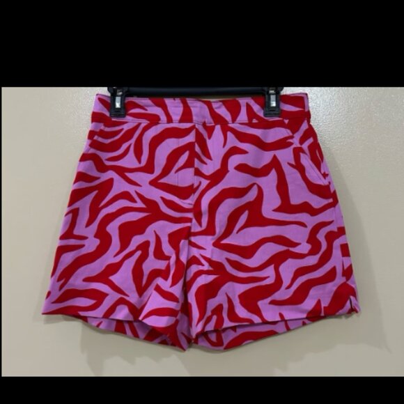 Spanx On the Go Print Shorts - Picture 2 of 6